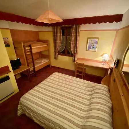 Du Poncellamont Hotel 2*