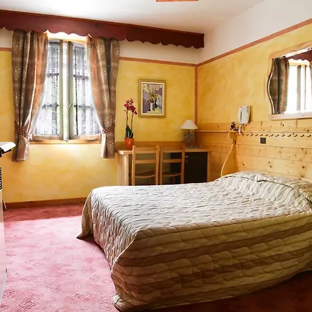 Du Poncellamont Hotel 2*