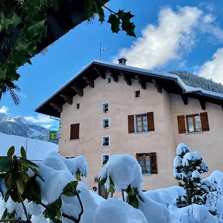 Du Poncellamont 2* Arêches