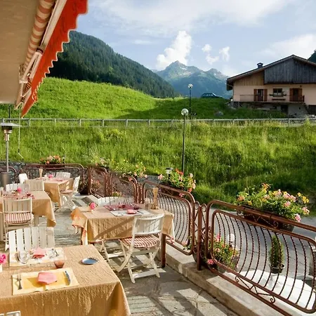 Du Poncellamont Hotel